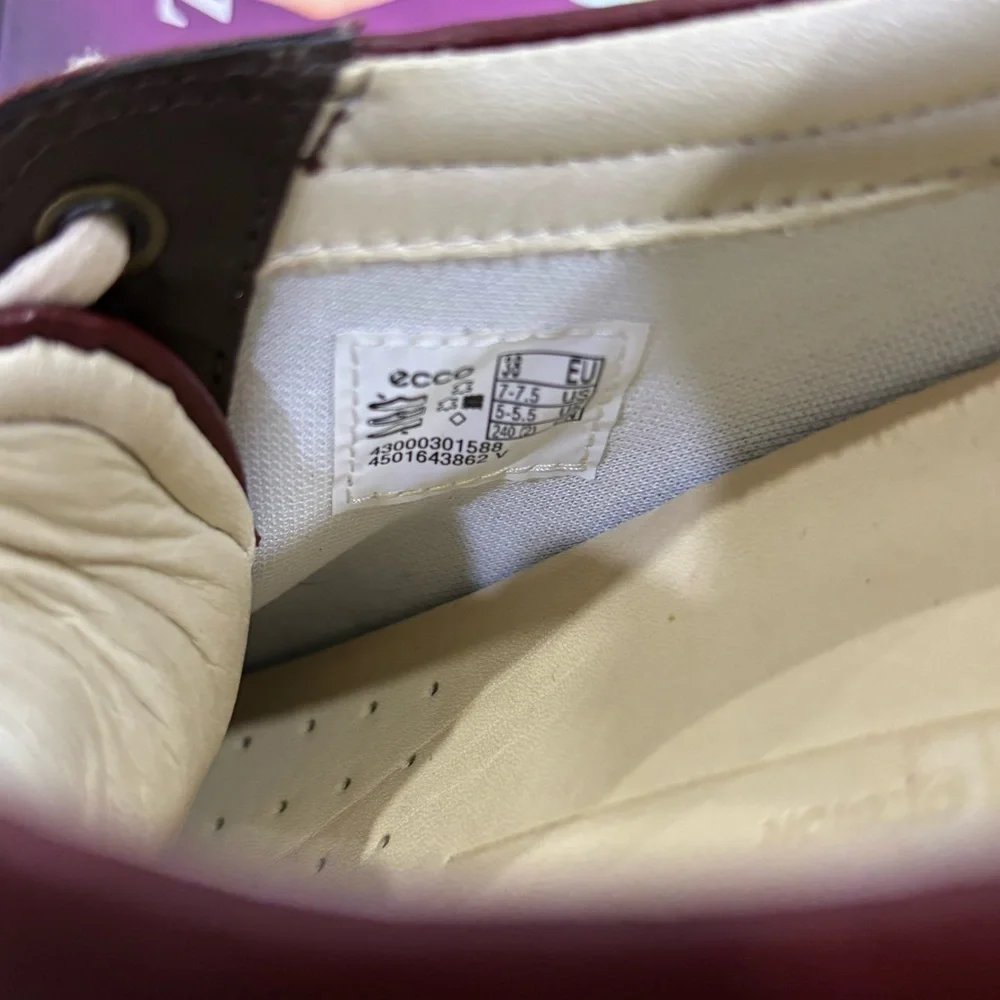 ECCO Women’s Soft Leather Sneakers - Picture 8 of 9